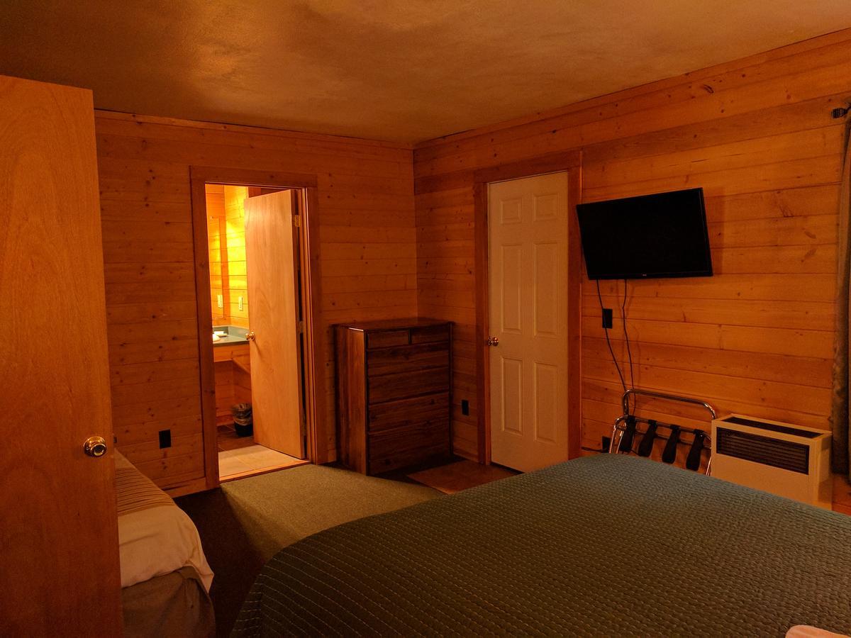 Emerald Forest Cabins Trinidad Exterior photo