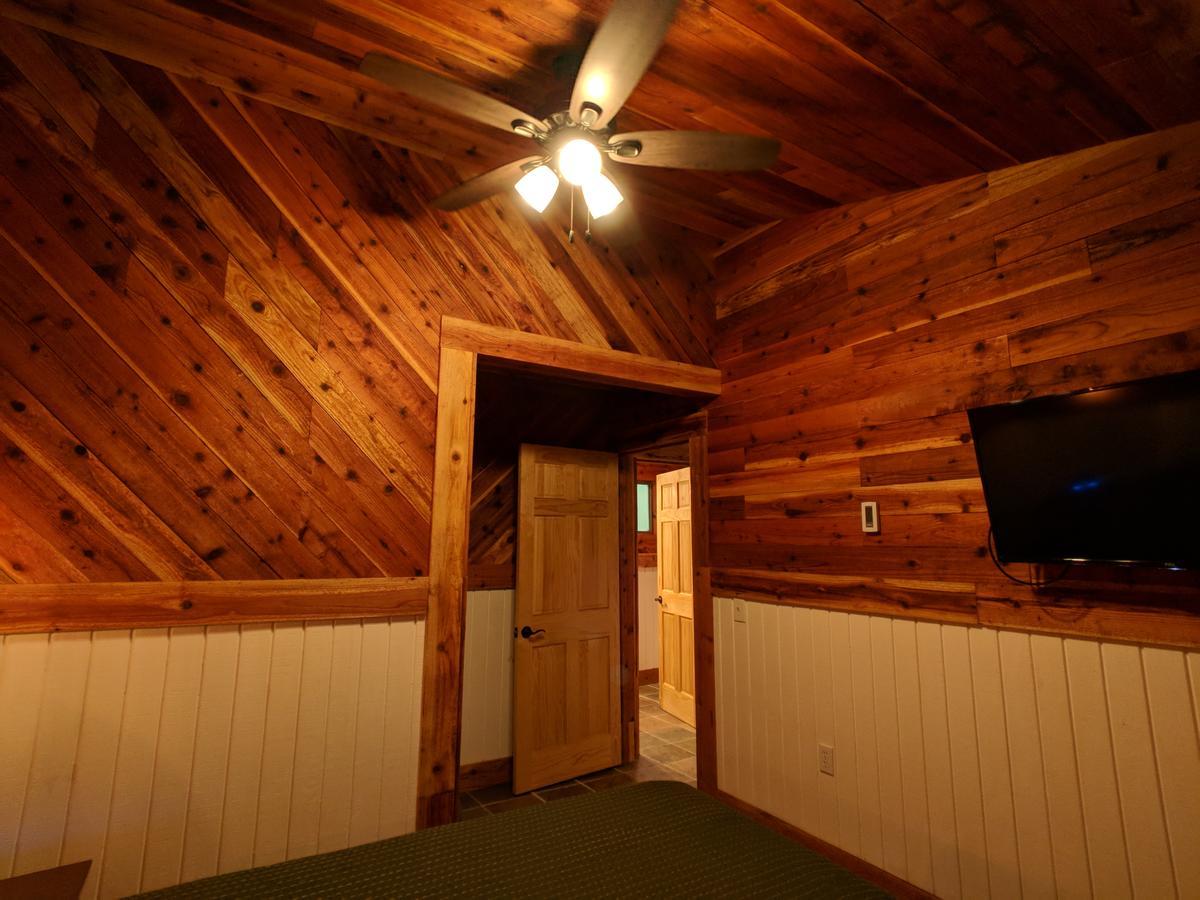 Emerald Forest Cabins Trinidad Exterior photo