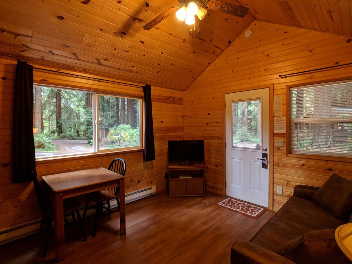 Emerald Forest Cabins Trinidad Exterior photo